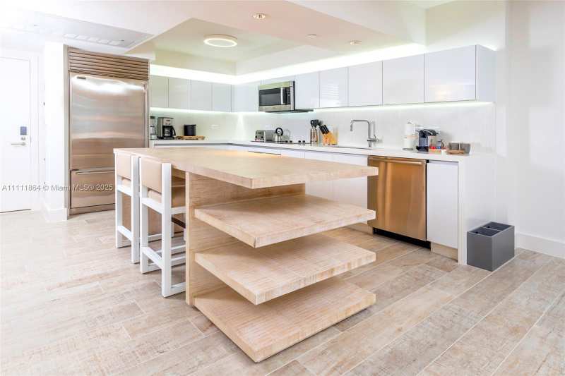102 24th St # 906, Miami Beach FL 33139