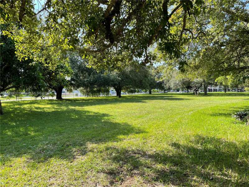 7227 Taft St, Pembroke Pines FL 33024
