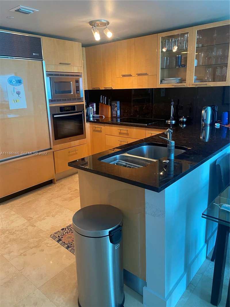 6801 Collins Ave, Miami Beach FL 33141