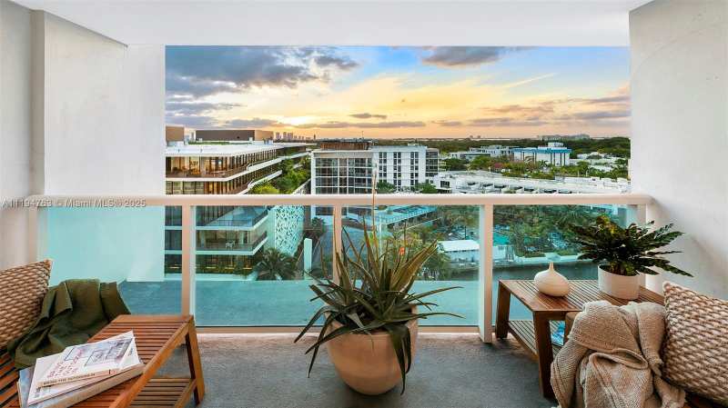 2399 COLLINS AVENUE