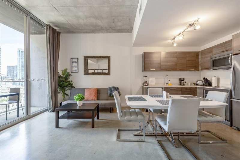 151 SE 1st St # 809, Miami FL 33131