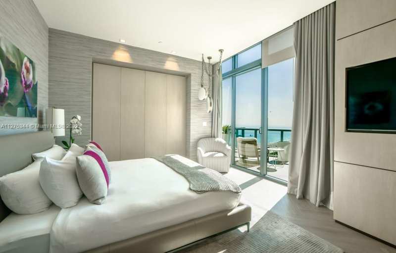2201 COLLINS AVE CONDO