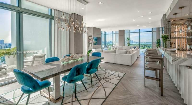 2201 COLLINS AVE CONDO