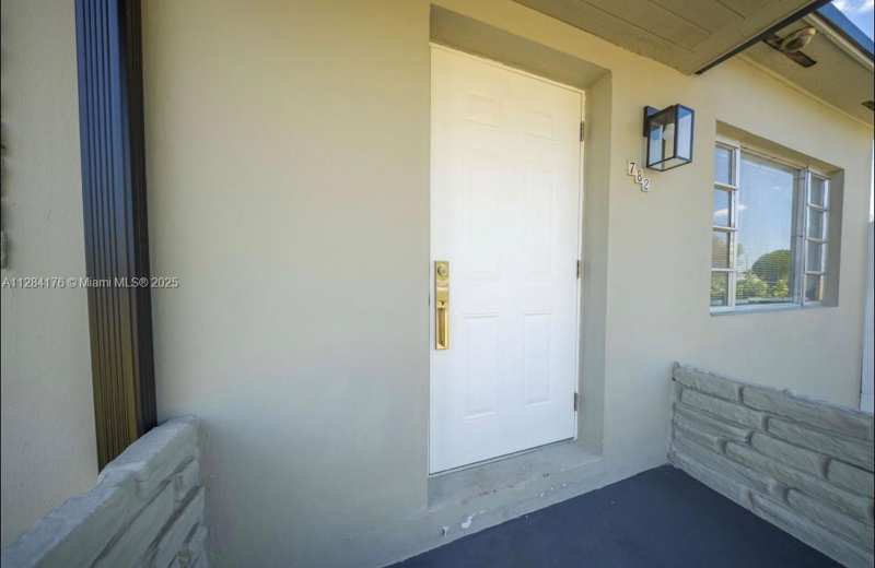 782 E 37th St, Hialeah FL 33013