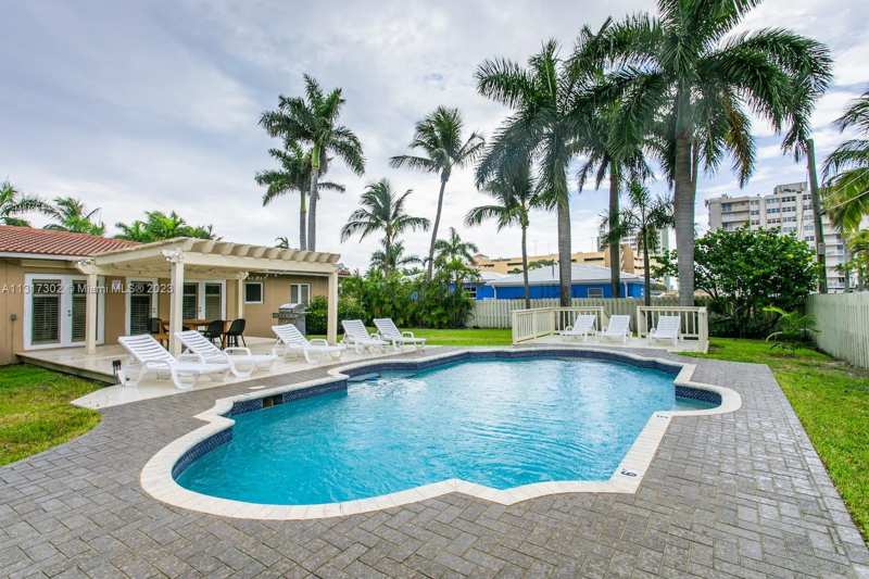 714 Harrison St, Hollywood FL 33019