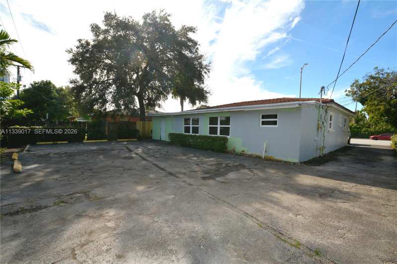 16921 NE 6th Ave, North Miami Beach FL 33162