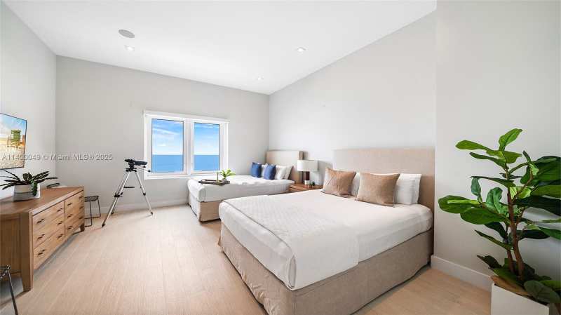 RONEY PALACE CONDO