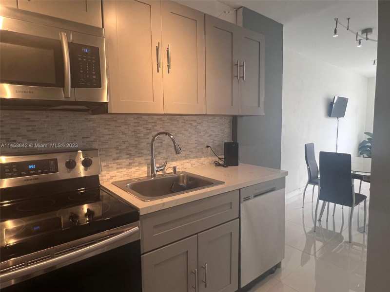 100 Lincoln Rd # 501, Miami Beach FL 33139