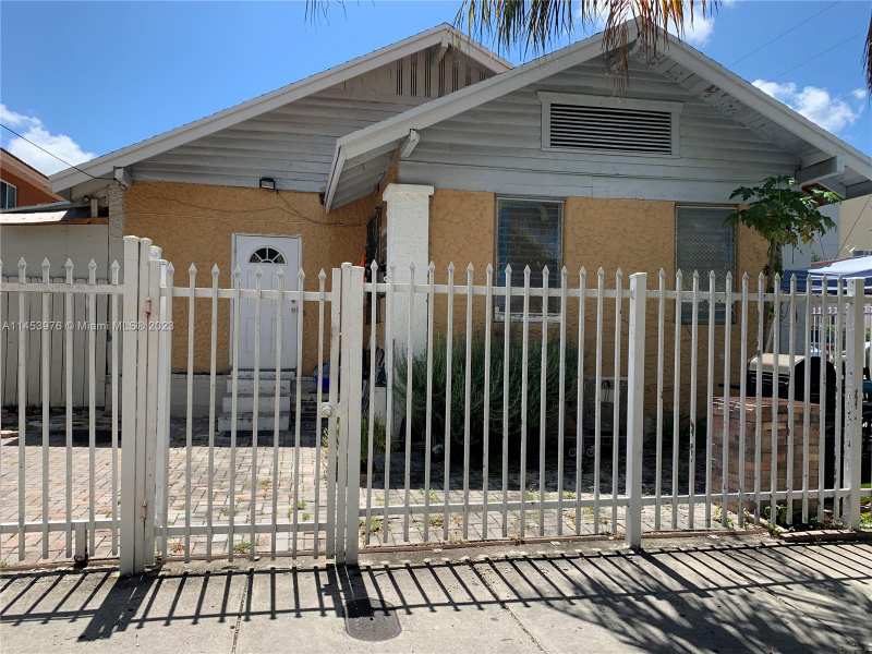 1104 NW 6th St, Miami FL 33136