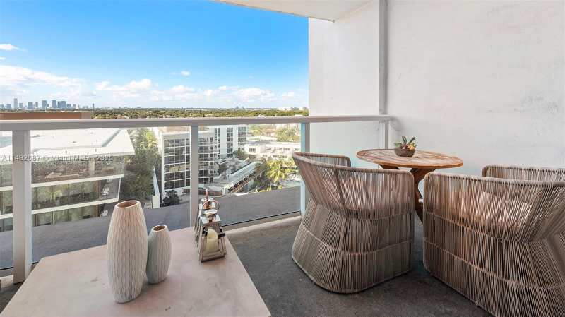 RONEY PALACE CONDO