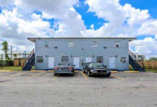 421 NW 12th St, Florida City FL 33034