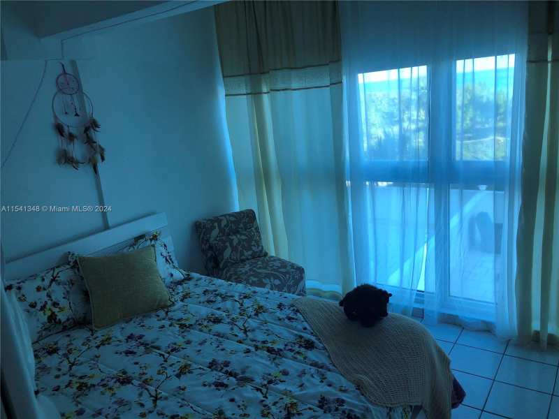5445 Collins Ave, Miami Beach FL 33140