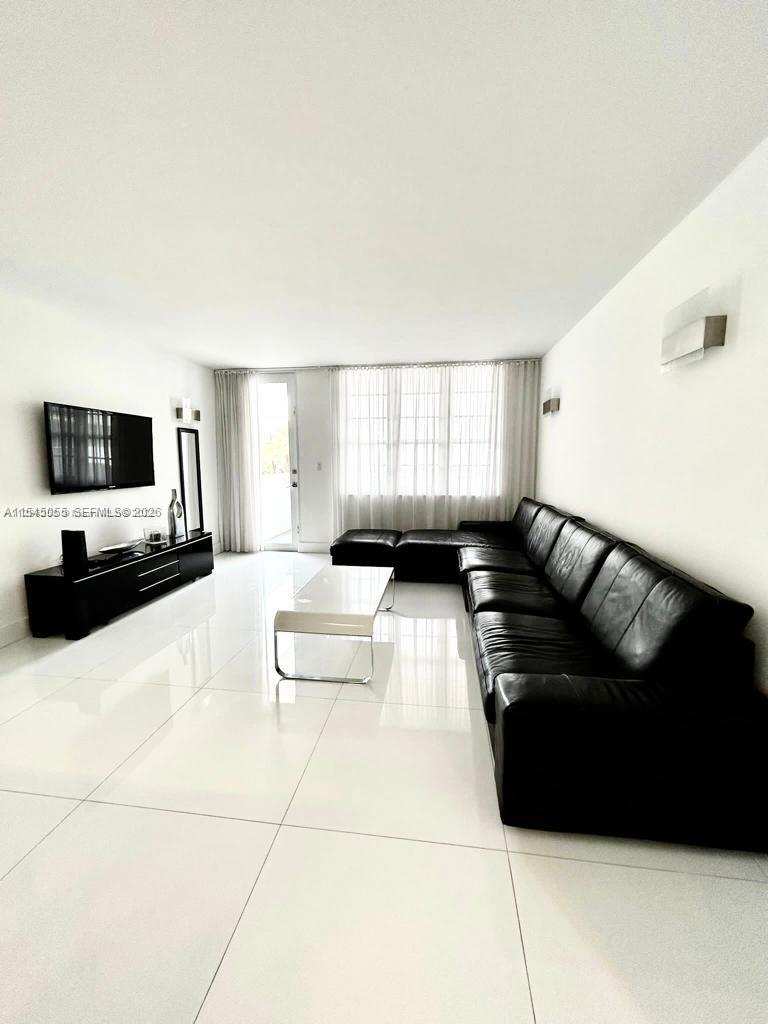 THE DECOPLAGE CONDO