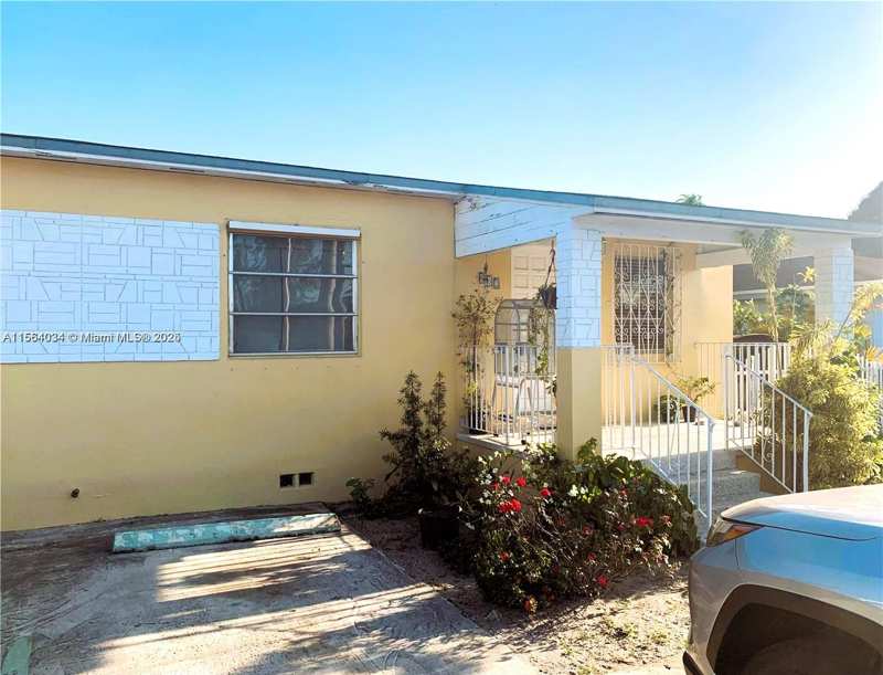 662 E 21st St, Hialeah FL 33013