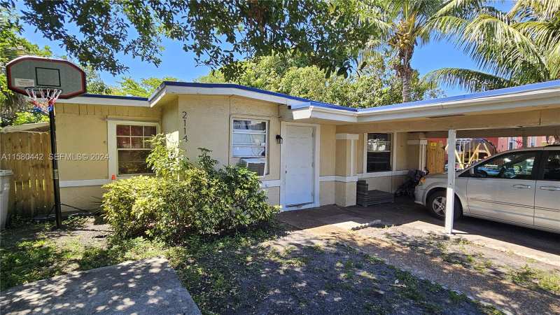 2114 NW 5th St, Pompano Beach FL 33069