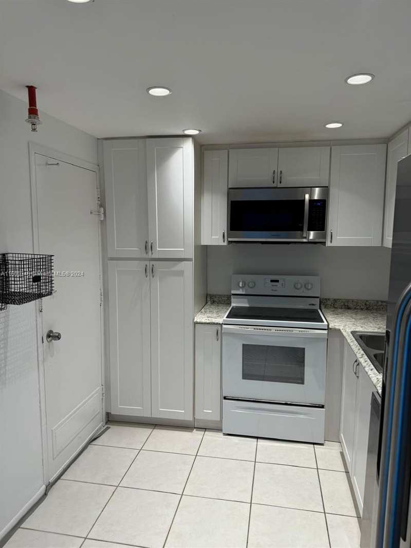 400 Kings Point Dr # 719, Sunny Isles Beach FL 33160