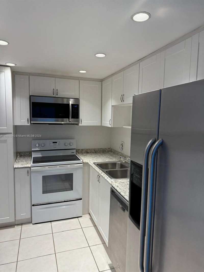 400 Kings Point Dr # 719, Sunny Isles Beach FL 33160