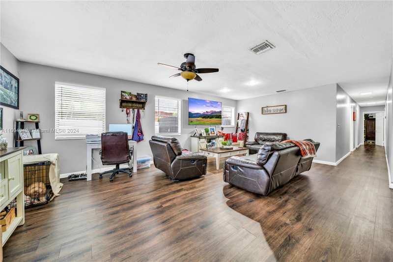 875 E 29th St, Hialeah FL 33013