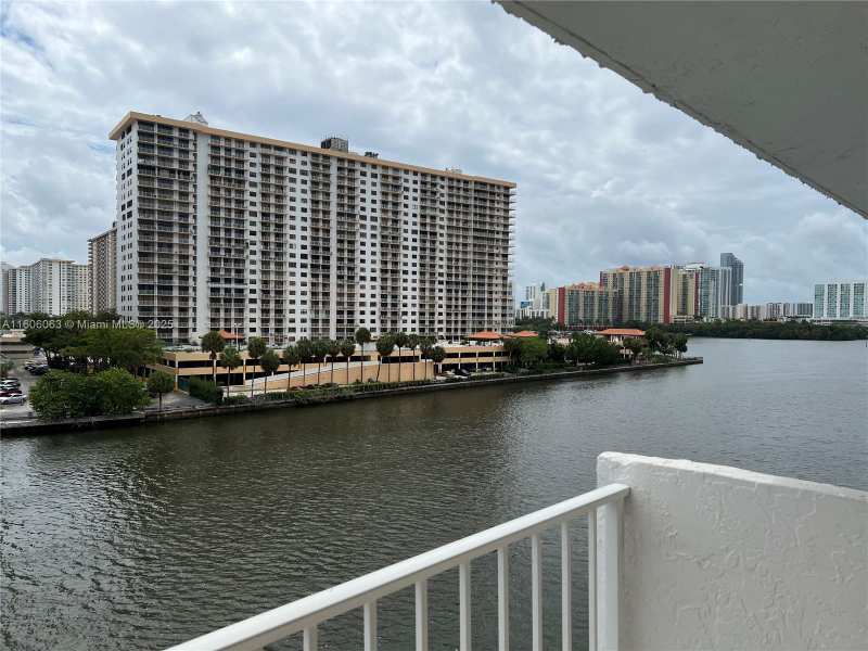 4000 NE 170th St # 604, North Miami Beach FL 33160