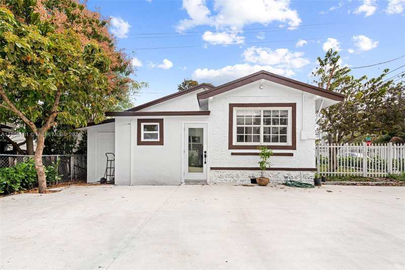 3902 NW 3rd Ave, Miami FL 33127