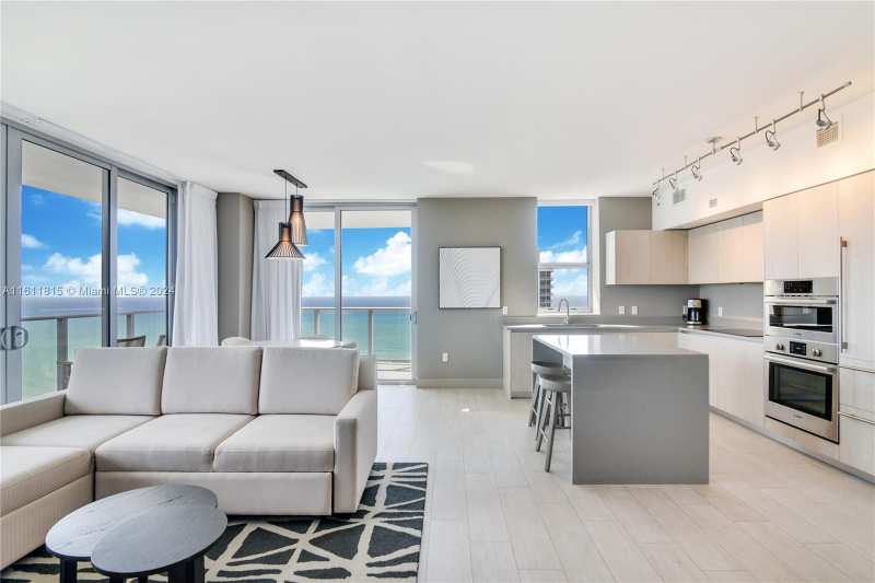 HYDE BEACH HOUSE