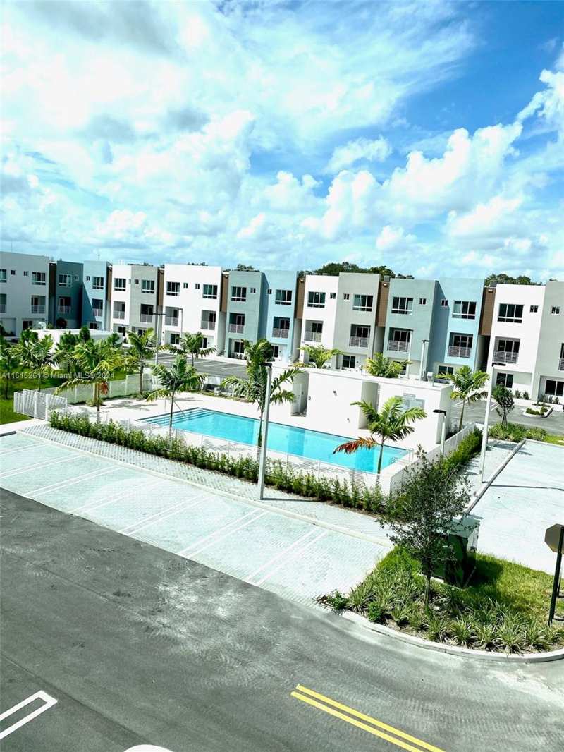 2505 NE 193rd St # 4207, Miami FL 33180