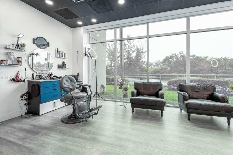 2300 W 84th St, Hialeah FL 33016