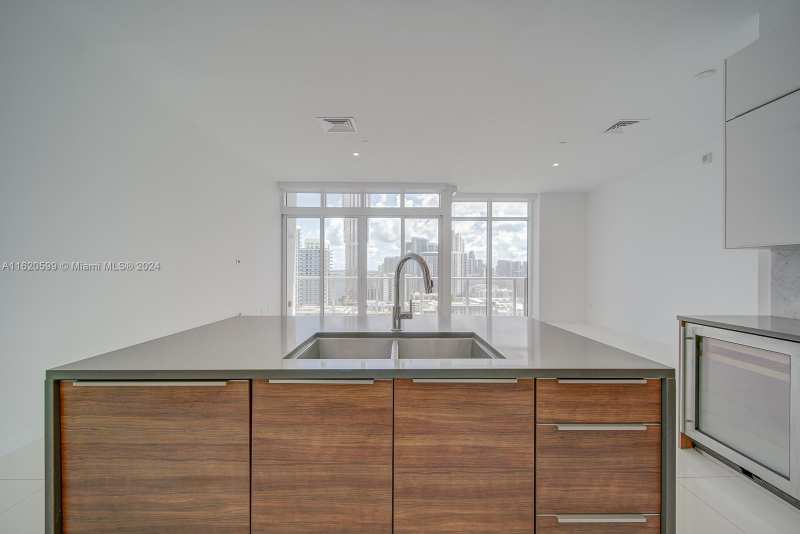 601 NE 27th St, Miami FL 33137