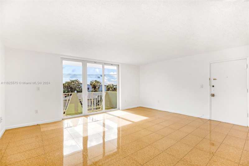 7133 Bay Dr # 401, Miami Beach FL 33141
