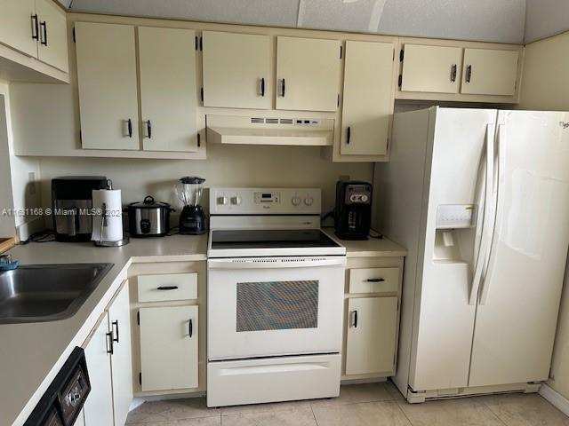 10101 Sunrise Lakes Blvd # 306, Sunrise FL 33322
