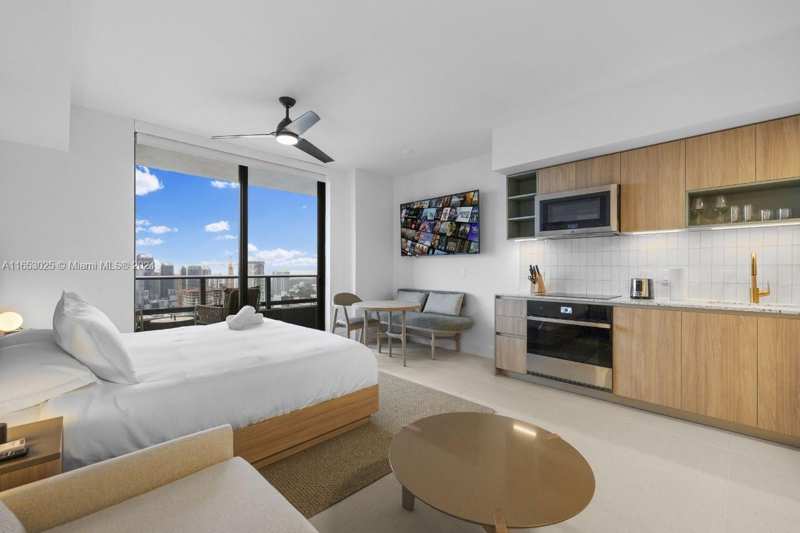 601 NE 1 # 4410, Miami FL 33132