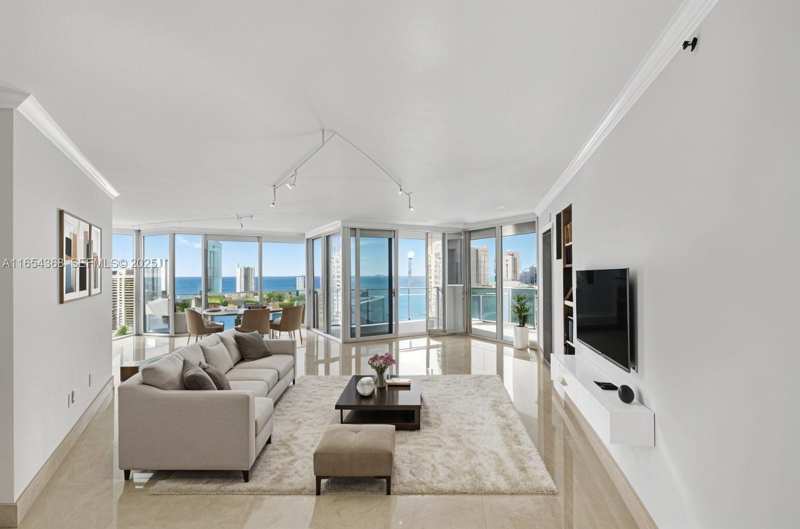 3370 Hidden Bay Dr # 2708, Aventura FL 33180