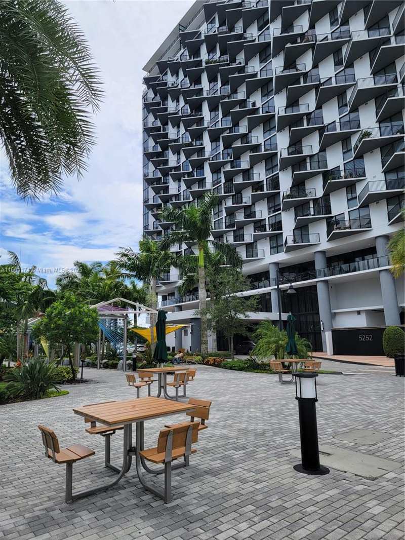 5252 NW 85th Ave # 1601, Doral FL 33166