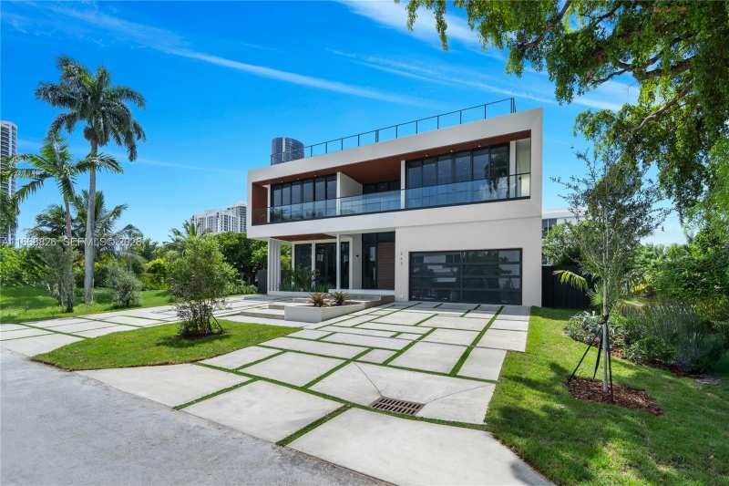 262 189th Ter, Sunny Isles Beach FL 33160