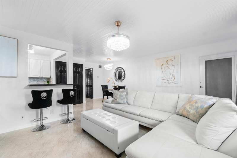 340 Horizons W # 102, Boynton Beach FL 33435