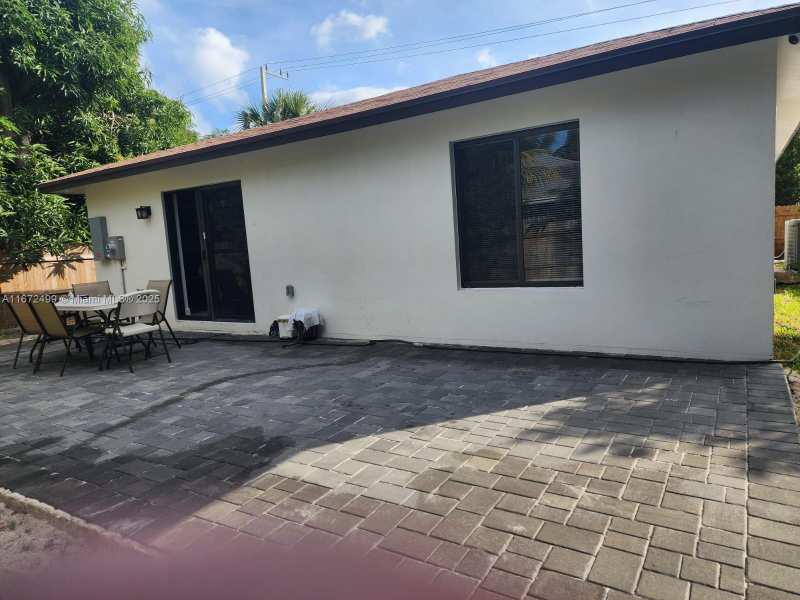 413 SW 10th St, Delray Beach FL 33444