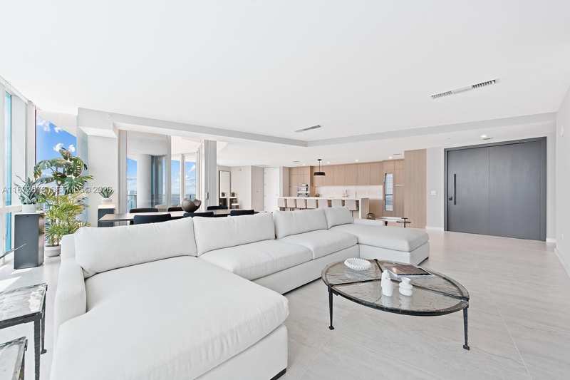 851 NE 1st Ave # 5402, Miami FL 33132