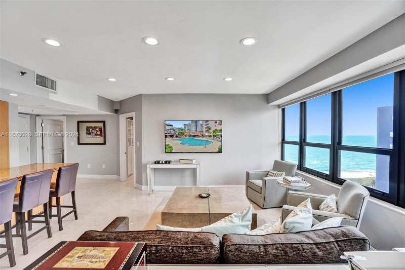 5225 Collins Ave, Miami Beach FL 33140