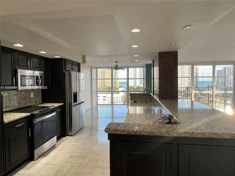 1000 Parkview Dr # 920, Hallandale Beach FL 33009