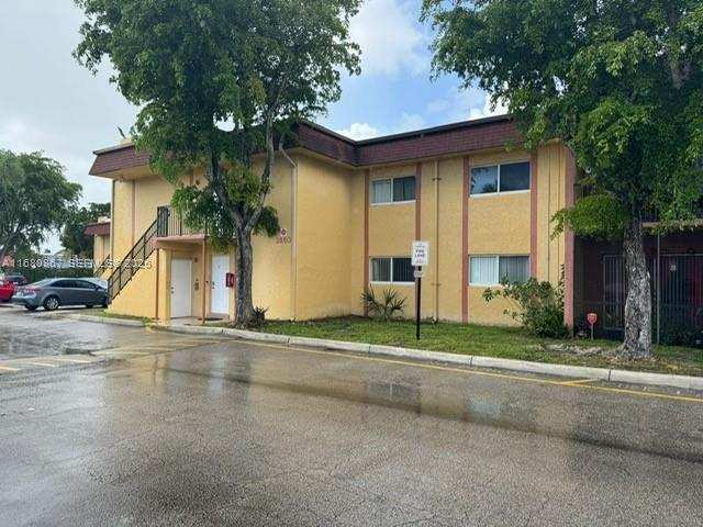 2860 NW 55th Ave # 2D, Lauderhill FL 33313