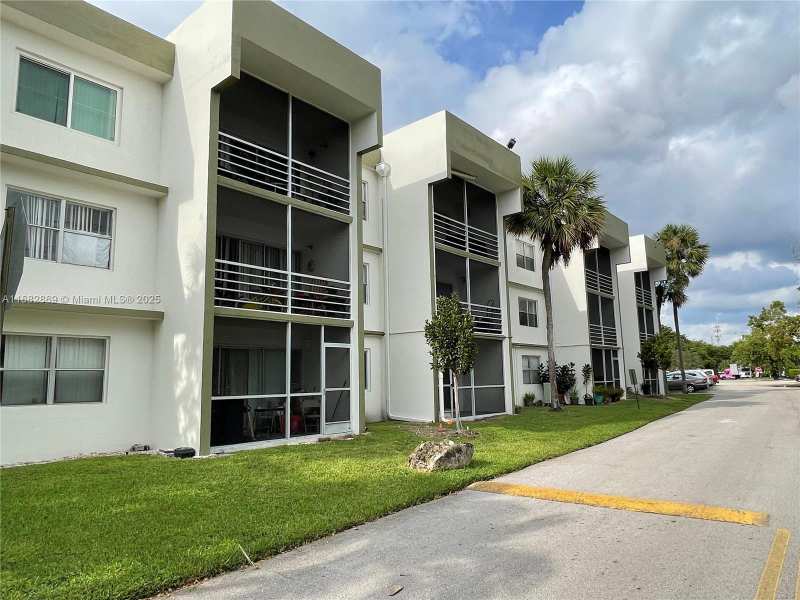 4255 N University Dr # 201, Sunrise FL 33351