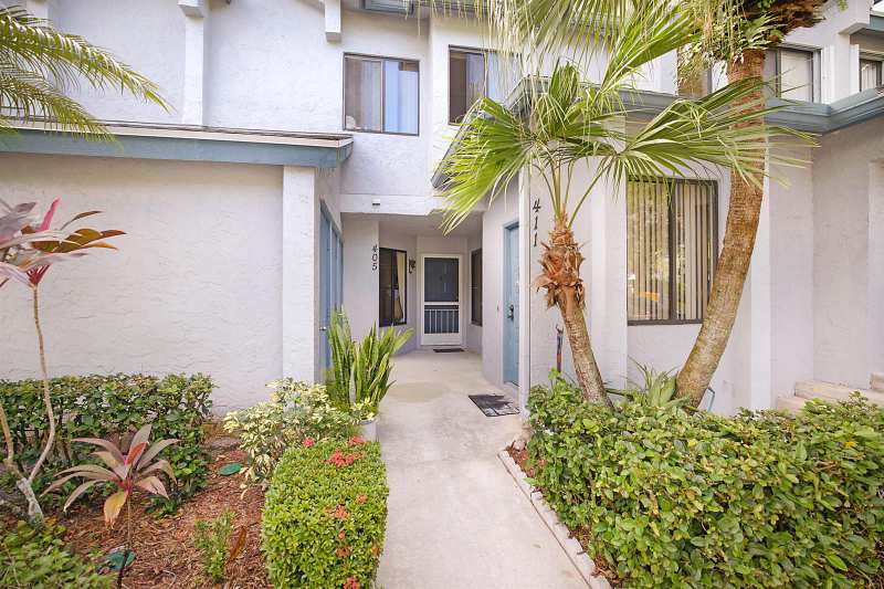 405 Harbour Pointe Way, FL 33413