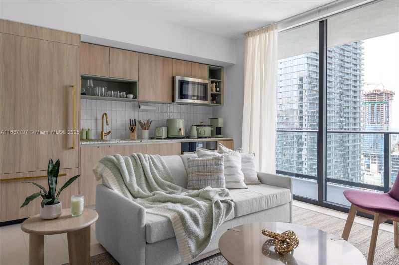 159 NE 6TH ST # 3002, Miami FL 33132