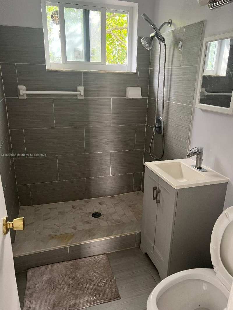 2419 Lincoln St # 23B, Hollywood FL 33020