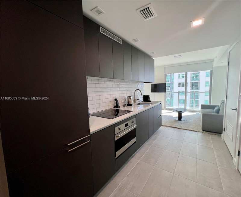 227 NE 2nd St # 2613, Miami FL 33132