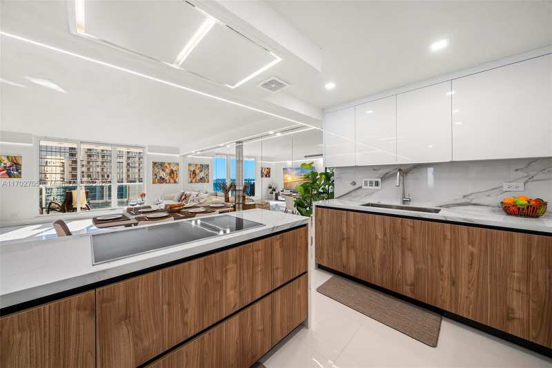 RONEY PALACE CONDO