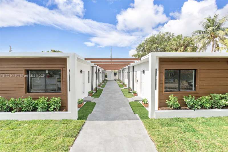 1946 Pierce St # 1, Hollywood FL 33020