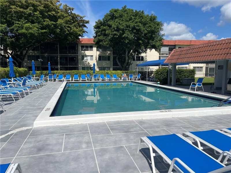9410 N Hollybrook Lake Drive # 310, Pembroke Pines FL 33025