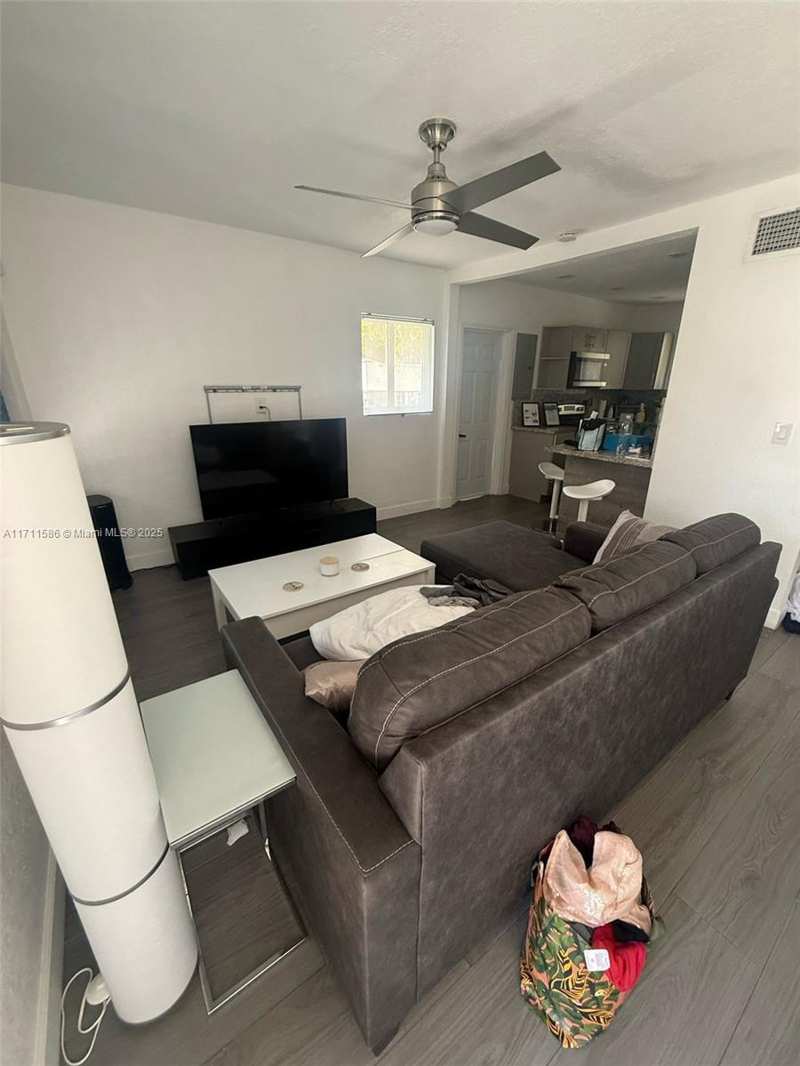 241 NW 34th Ter, Miami FL 33127