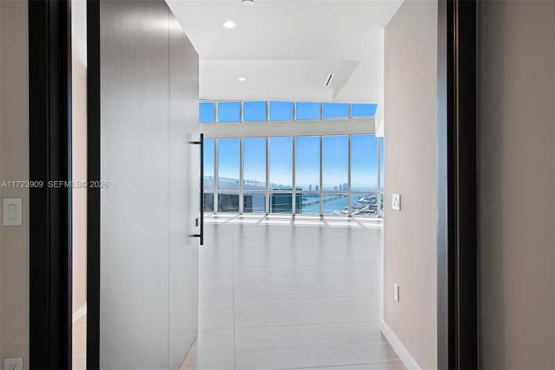 851 NE 1st Ave # 5411, Miami FL 33132